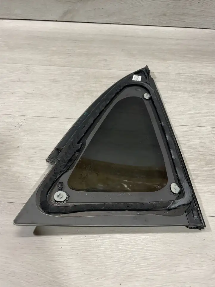 Tesla Model 3 (2017 - 2023) 151497800 Форточка двери — фото 6