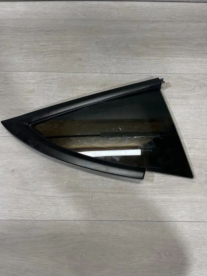 Tesla Model 3 (2017 - 2023) 151497900 Форточка двери — фото 2