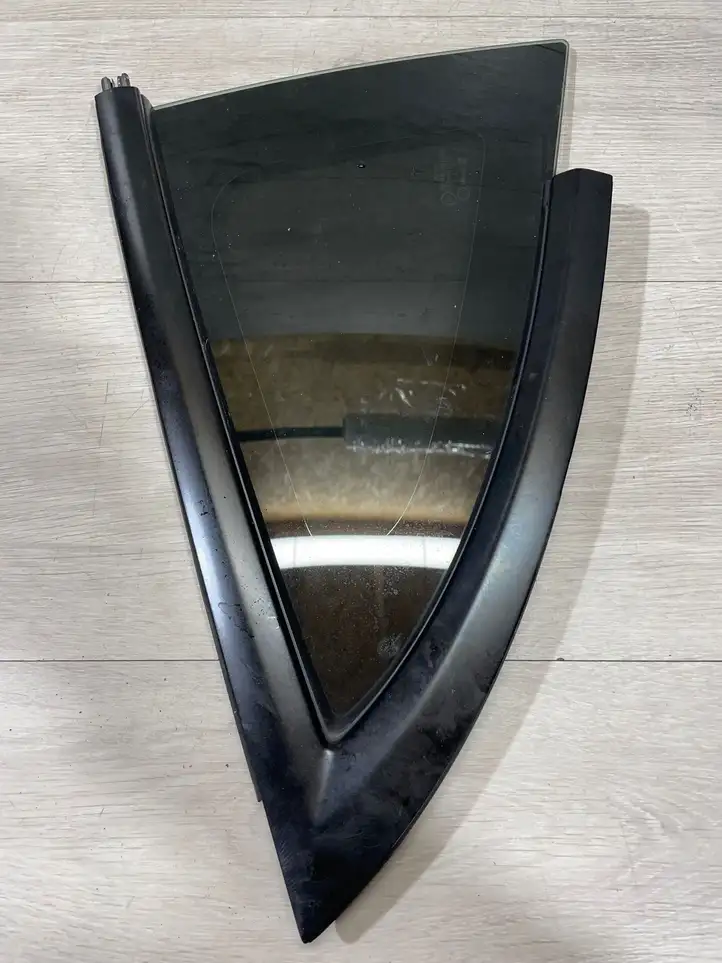 Tesla Model 3 (2017 - 2023) 151497900 Форточка двери — фото 3