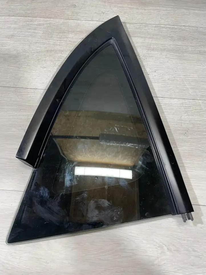 Tesla Model 3 (2017 - 2023) 151497900 Форточка двери — фото 4