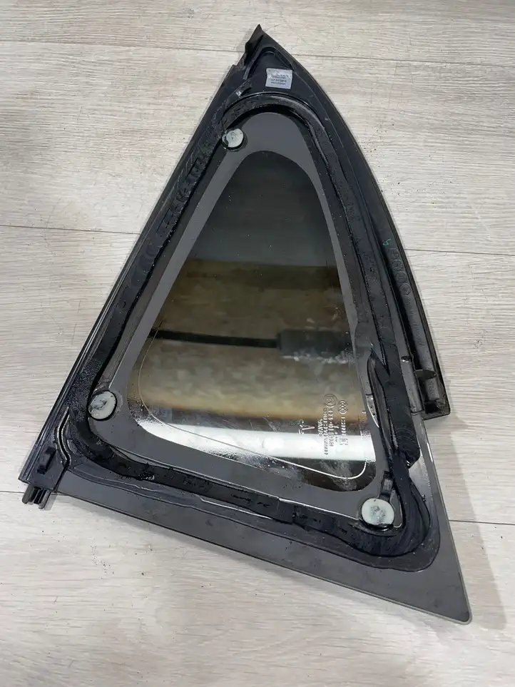 Tesla Model 3 (2017 - 2023) 151497900 Форточка двери — фото 5