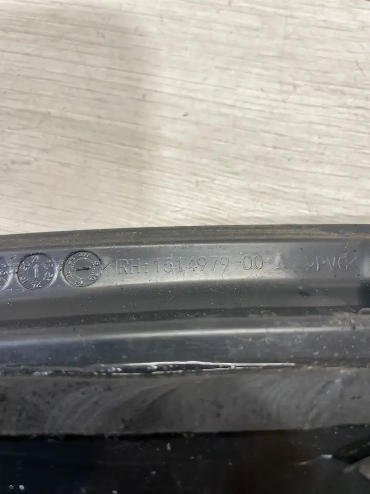 Tesla Model 3 (2017 - 2023) 151497900 Форточка двери — фото 6