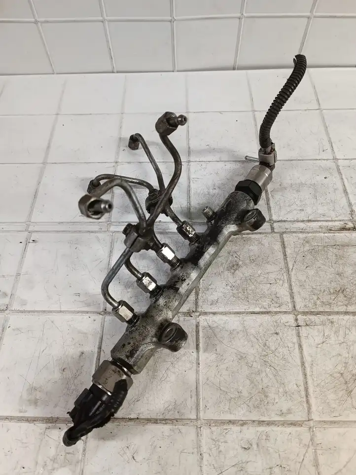 Toyota Corolla Verso AR10 (2004 - 2009) 01H00258 Магистральная топливная трубка — фото 1