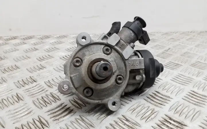 Skoda Octavia Mk3 (5E) (2013 - 2019) 04L130755D Топливный насос — фото 4