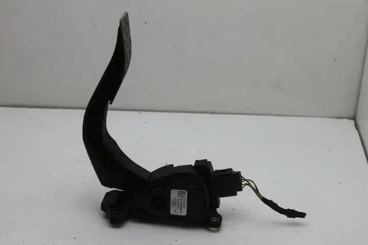 Audi A4 S4 B8 8K (2007 - 2011) 8K1723523 Педаль акселератора — фото 1