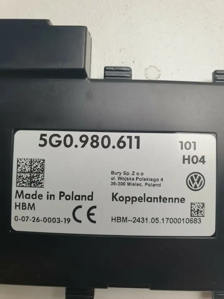 Volkswagen PASSAT B8 (2015 - ) 5G0980611 Усилитель антенны — фото 3