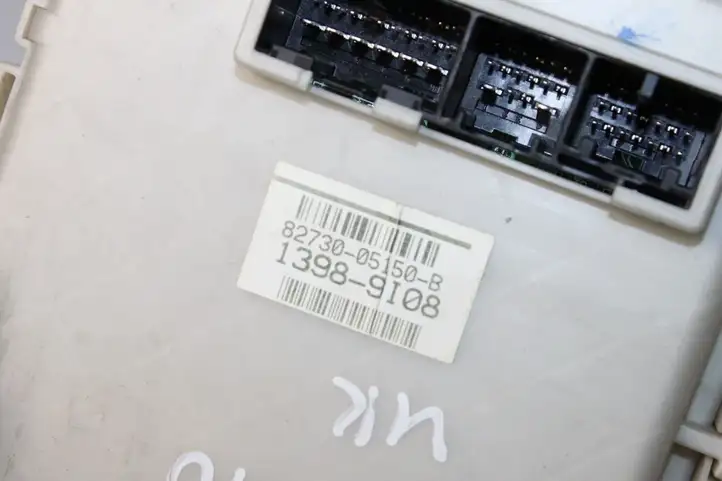 Toyota Avensis T270 (2009 - 2012) 8273005150B Блок предохранителей — фото 4