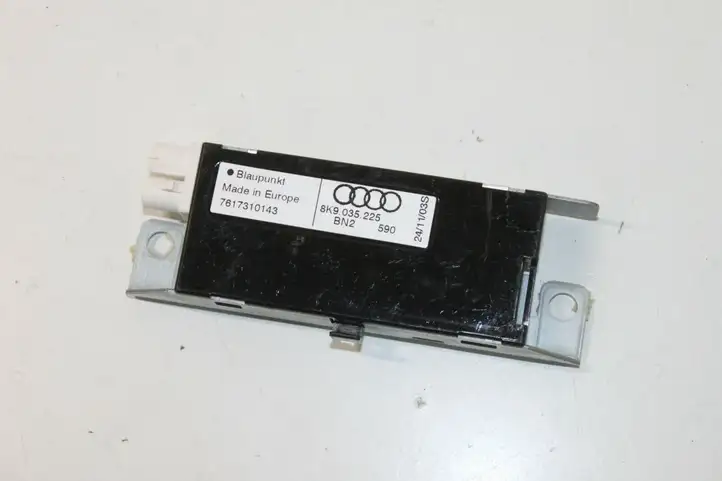 Audi A4 S4 B8 8K (2007 - 2011) 8K9035225 Усилитель антенны — фото 1