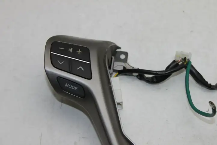 Toyota Avensis T270 (2009 - 2012) 4510005580D Кнопки на рулевом колесе — фото 2