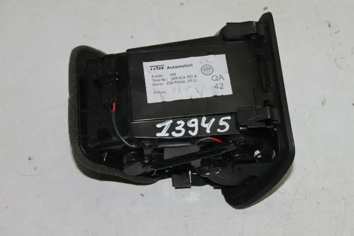 Volkswagen PASSAT B7 (2011 - 2014) 3AB819701A Боковой воздушный дефлектор — фото 4
