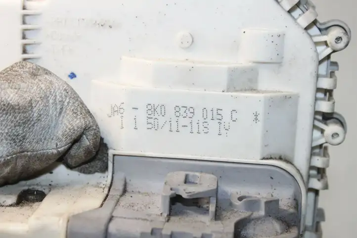 Audi A4 S4 B8 8K (2007 - 2011) 8K0839015C Замок задней двери — фото 2