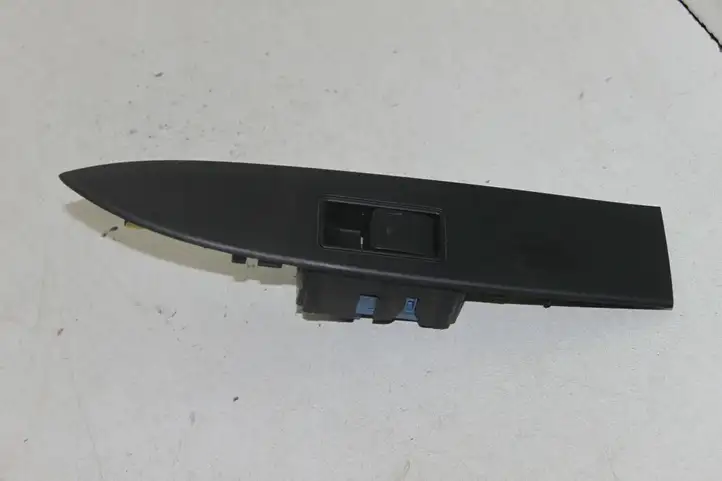 Toyota Avensis T270 (2012 - 2015) 7427105060 Блок кнопок стеклоподъемников — фото 1