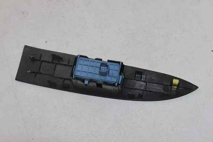 Toyota Avensis T270 (2012 - 2015) 7427105060 Блок кнопок стеклоподъемников — фото 3