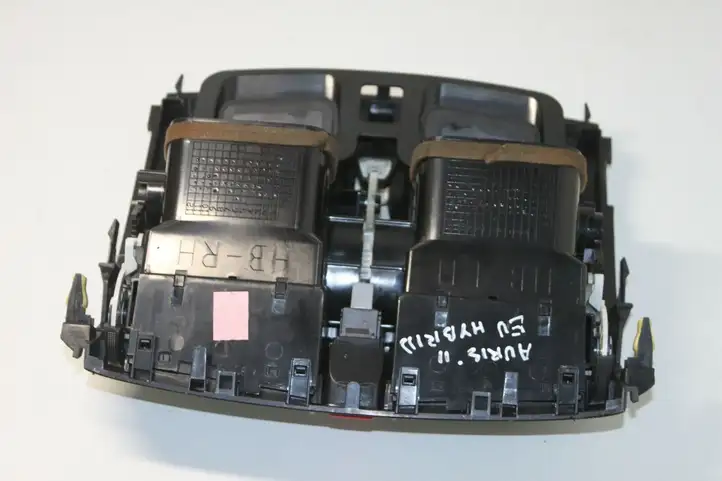 Toyota Auris 150 (2006 - 2012) Центральный воздушный дефлектор — фото 4