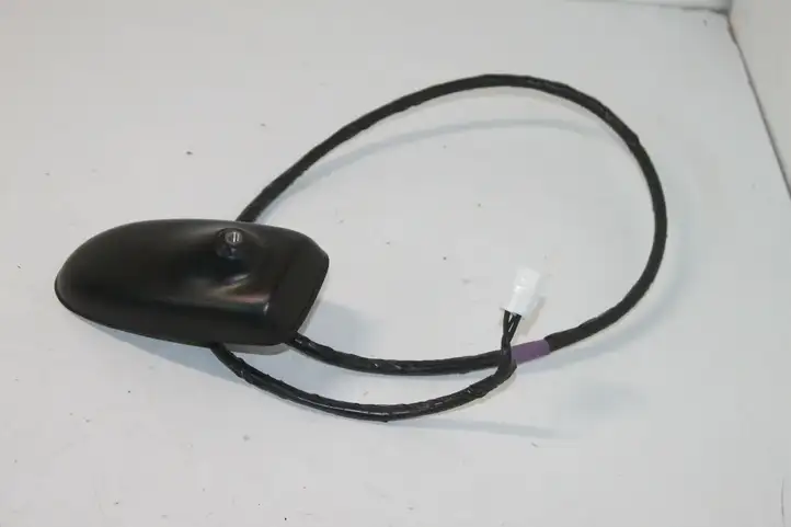 Toyota Auris E180 (2012 - 2018) GPS антенна — фото 1