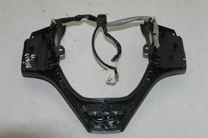 Toyota Auris E180 (2012 - 2018) Кнопки на рулевом колесе — фото 5
