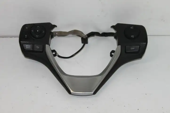 Toyota Corolla E160 E170 (2013 - ) Кнопки на рулевом колесе — фото 1
