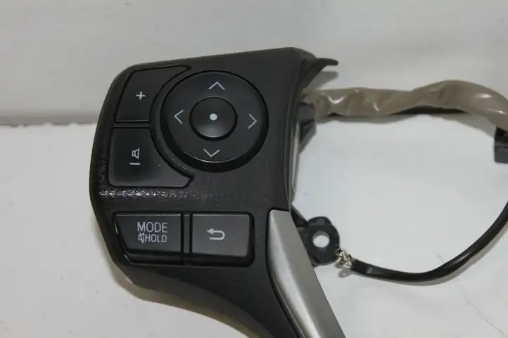 Toyota Corolla E160 E170 (2013 - ) Кнопки на рулевом колесе — фото 3