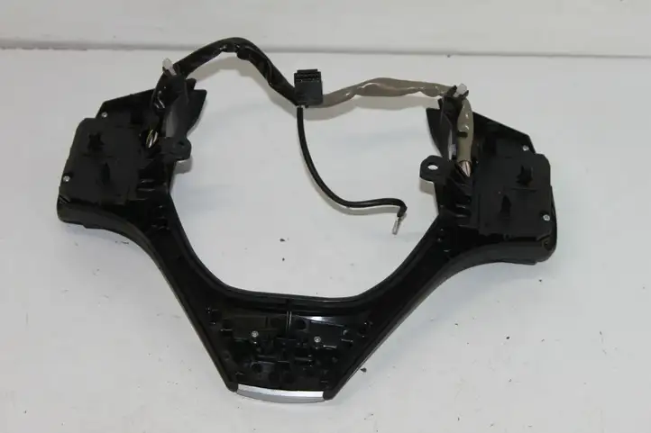 Toyota Corolla E160 E170 (2013 - ) Кнопки на рулевом колесе — фото 5