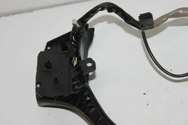 Toyota Corolla E160 E170 (2013 - ) Кнопки на рулевом колесе — фото 7