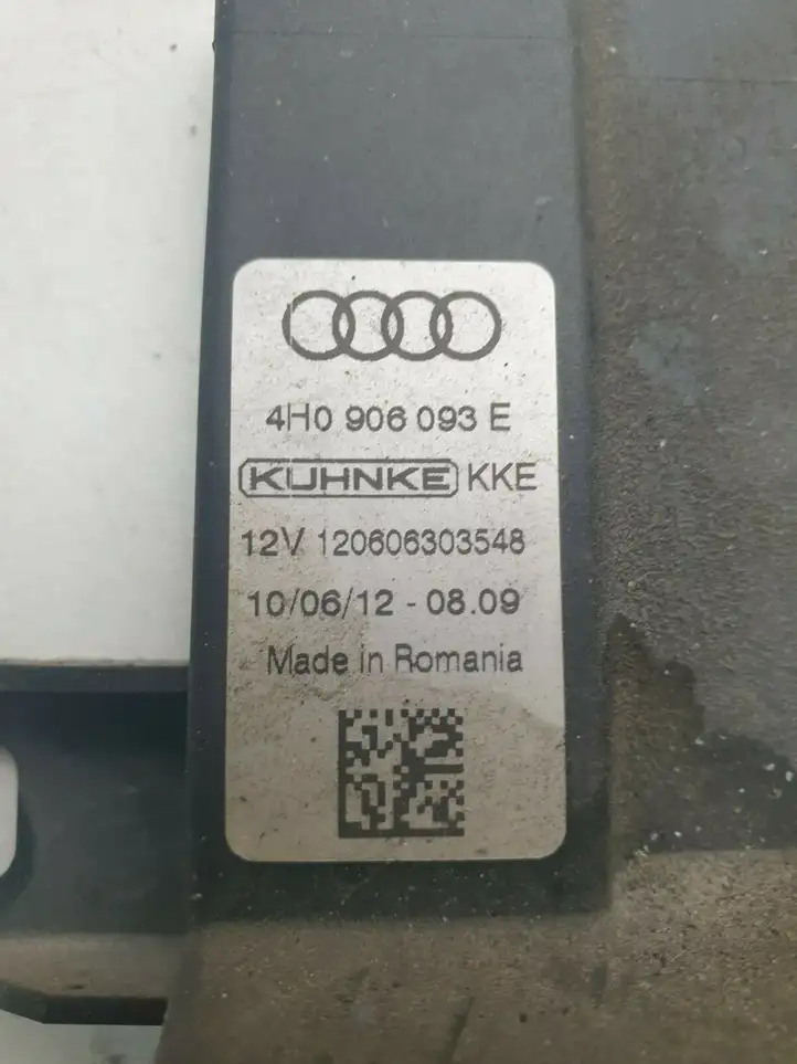 Audi A8 S8 D4 4H (2010 - 2014) 4H0906093E Блок управления топливным насосом — фото 2