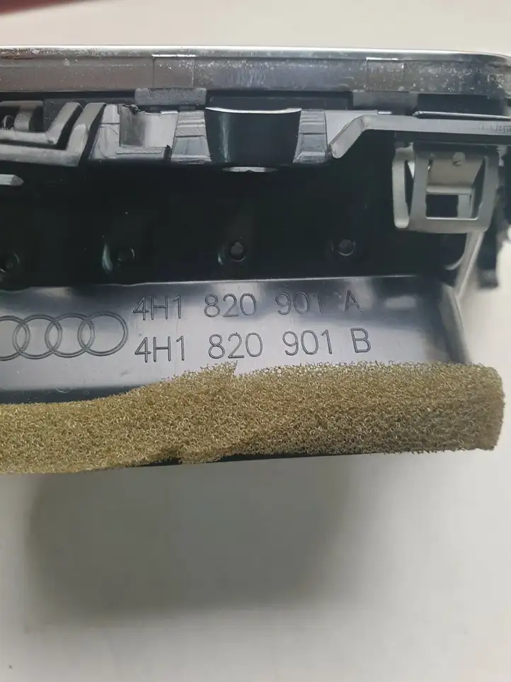 Audi A8 S8 D4 4H (2010 - 2014) 4h1820901A Боковой воздушный дефлектор — фото 4