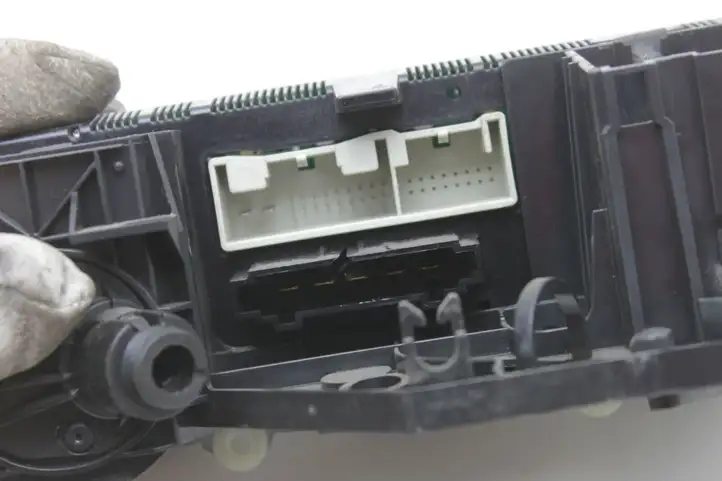 Volkswagen Caddy (2004 - 2010) Блок управления климат-контролем — фото 4