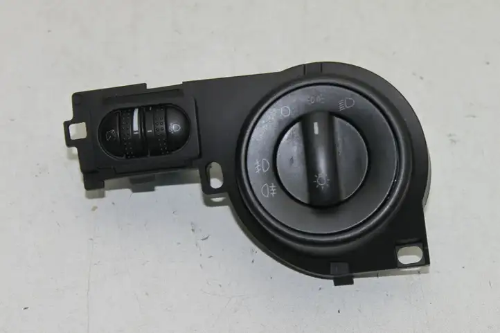 Volkswagen Touareg I (2002 - 2010) 7L6858903AA Включатель фонарей — фото 1