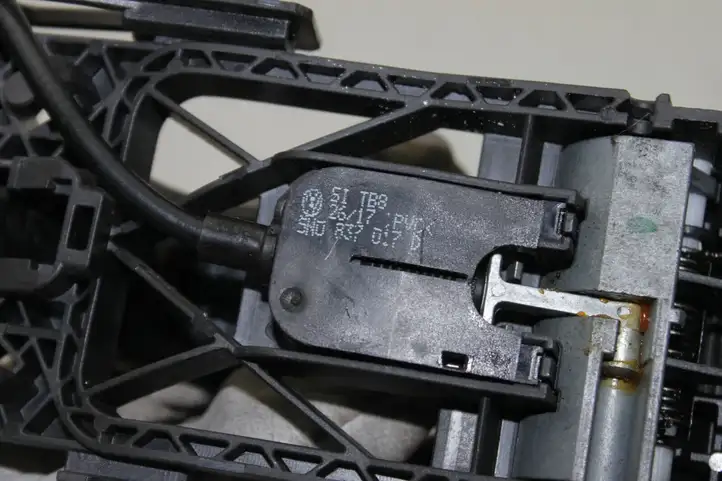 Audi A3/S3 8V (2016 - 2020) 5N0837017D Наружная ручка двери — фото 3