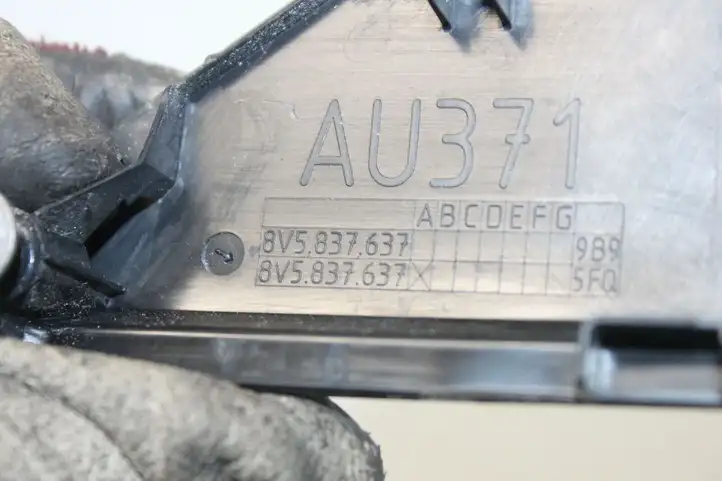 Audi A3/S3 8V (2012 - 2016) 8V5837637 Накладка стекла передней двери — фото 4