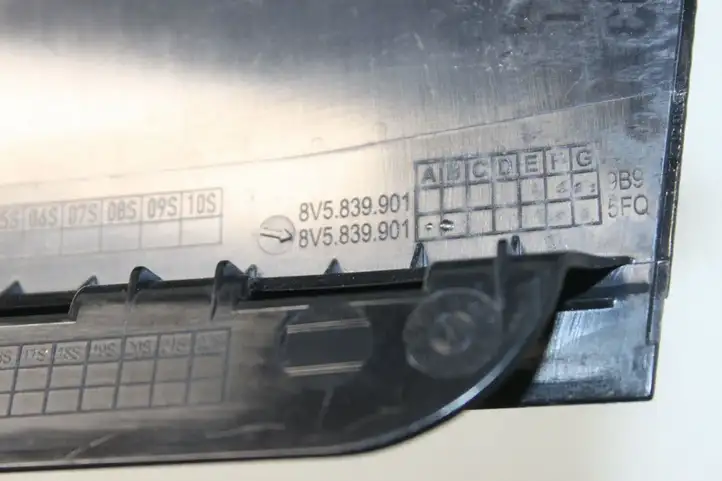 Audi A3/S3 8V (2012 - 2016) 8V5839901 Накладка стекла задней двери — фото 4