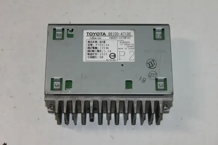 Toyota Prius (XW30) (2009 - 2015) 8610047100 Усилитель звука — фото 1