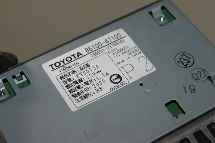 Toyota Prius (XW30) (2009 - 2015) 8610047100 Усилитель звука — фото 2