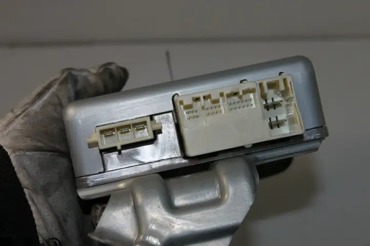 Toyota Prius (XW30) (2009 - 2015) 8965047260 Блок управления усилителем руля — фото 2