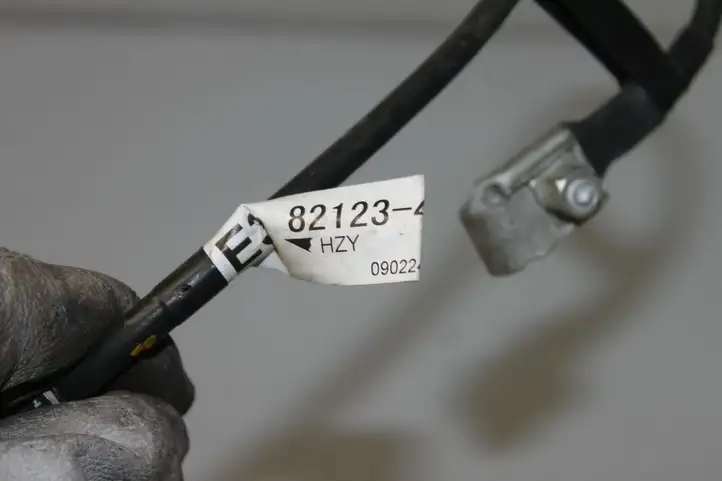 Toyota Prius (XW30) (2009 - 2015) 8212347040 Прочая электропроводка — фото 4