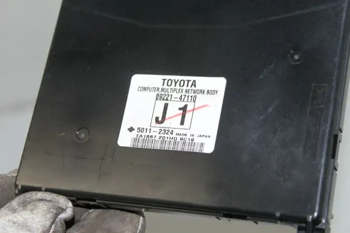 Toyota Prius (XW30) (2009 - 2015) 8922147110 Прочие блоки управления — фото 2