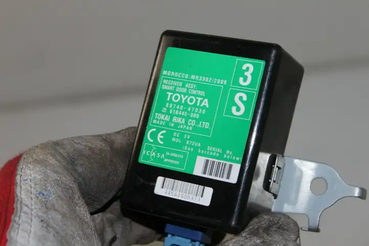 Toyota Prius (XW30) (2009 - 2015) 8974047030 Прочие блоки управления — фото 2