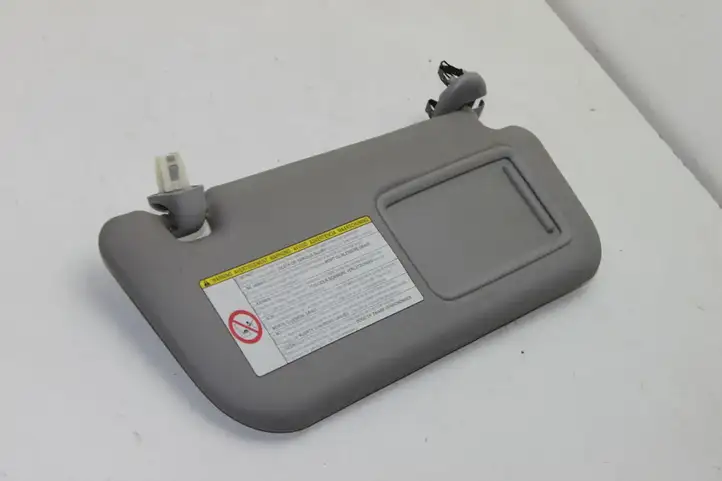 Toyota Yaris (2005 - 2009) Солнцезащитный козырек — фото 2