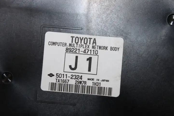 Toyota Prius (XW30) (2009 - 2015) 8922147110 Прочие блоки управления — фото 4