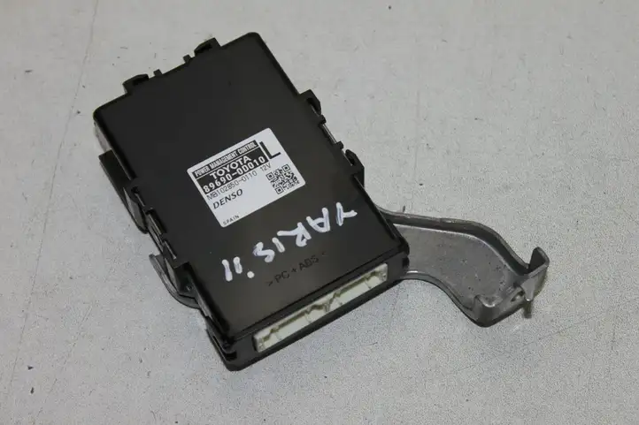 Toyota Yaris (2005 - 2009) 896900D010 Прочие блоки управления — фото 1