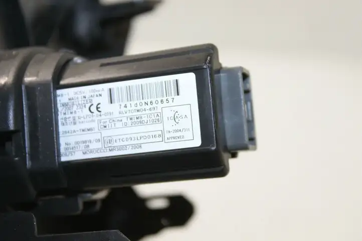 Toyota Prius (XW30) (2009 - 2015) 2009DJ1026 Включатель зажигания и стартера — фото 3