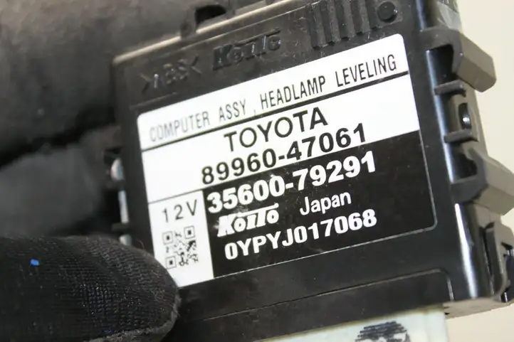 Toyota Prius (XW30) (2009 - 2015) 8996047061 Блок управления светом — фото 3