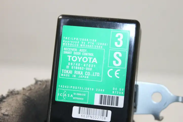 Toyota Prius (XW30) (2009 - 2015) 8974047031 Блок управления дверью — фото 2