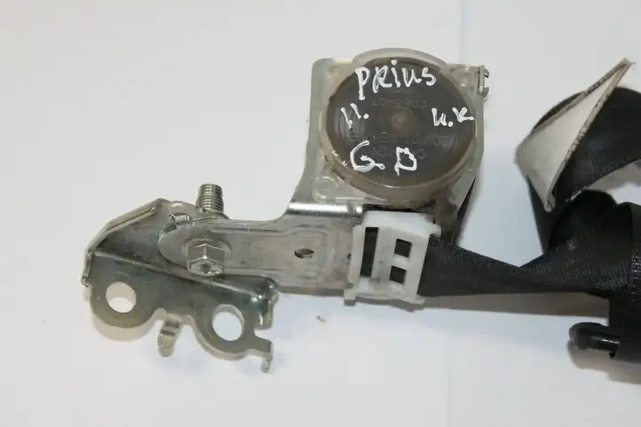 Toyota Prius (XW30) (2009 - 2015) Задний ремень безопасности — фото 3
