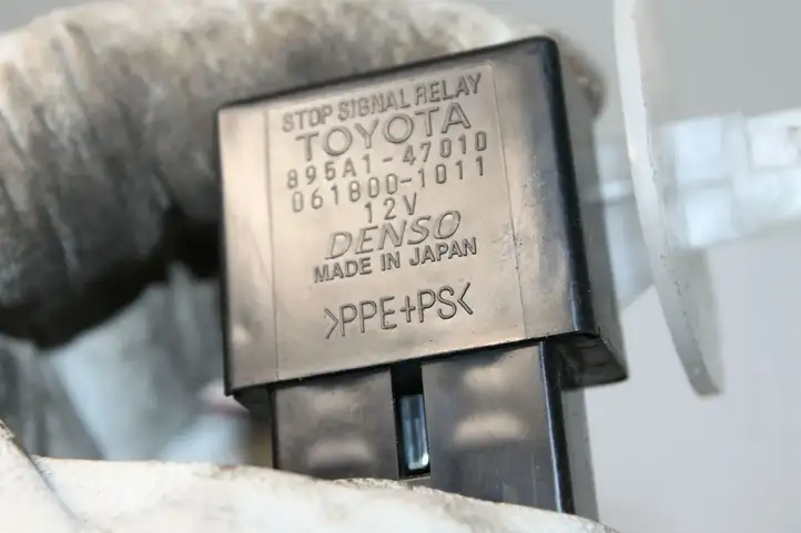 Toyota Prius (XW30) (2009 - 2015) 895A147010 Другое реле — фото 3