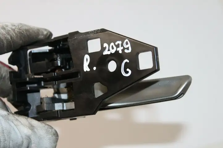 Toyota Prius (XW30) (2009 - 2015) Внутренняя ручка задней двери — фото 6