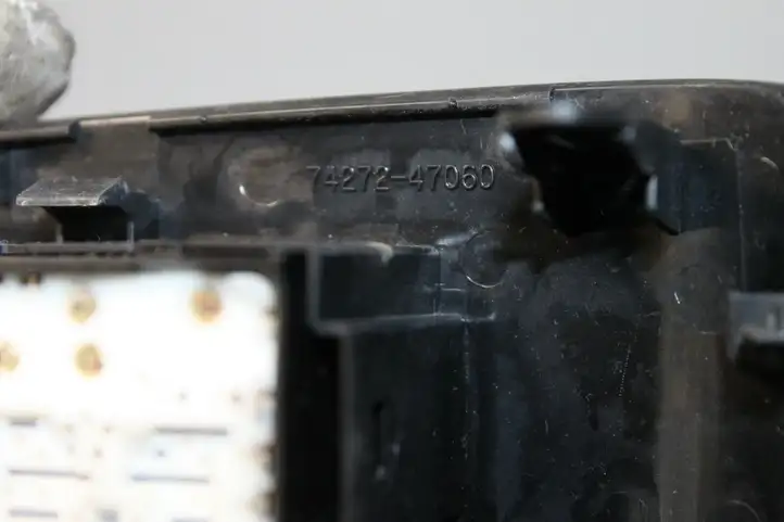 Toyota Prius (XW30) (2009 - 2015) 7427247060 Блок кнопок стеклоподъемников — фото 3