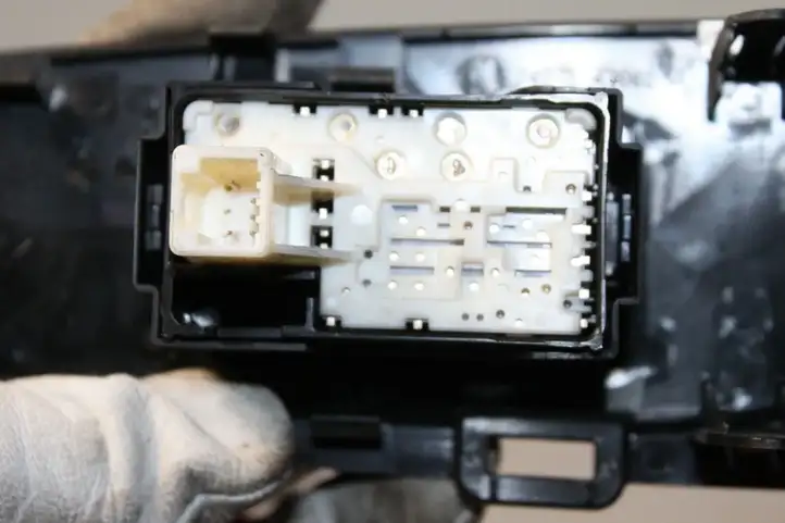 Toyota Prius (XW30) (2009 - 2015) 7427247060 Блок кнопок стеклоподъемников — фото 4