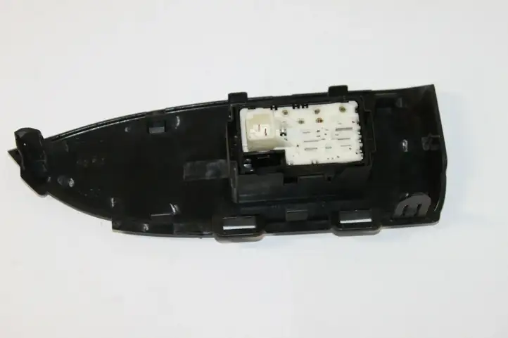 Toyota Prius (XW30) (2009 - 2015) 7423247080 Блок кнопок стеклоподъемников — фото 3