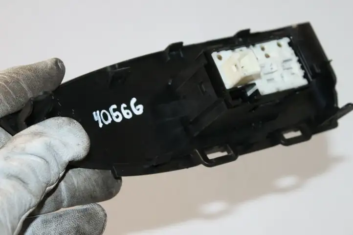 Toyota Prius (XW30) (2009 - 2015) 7423247080 Блок кнопок стеклоподъемников — фото 6